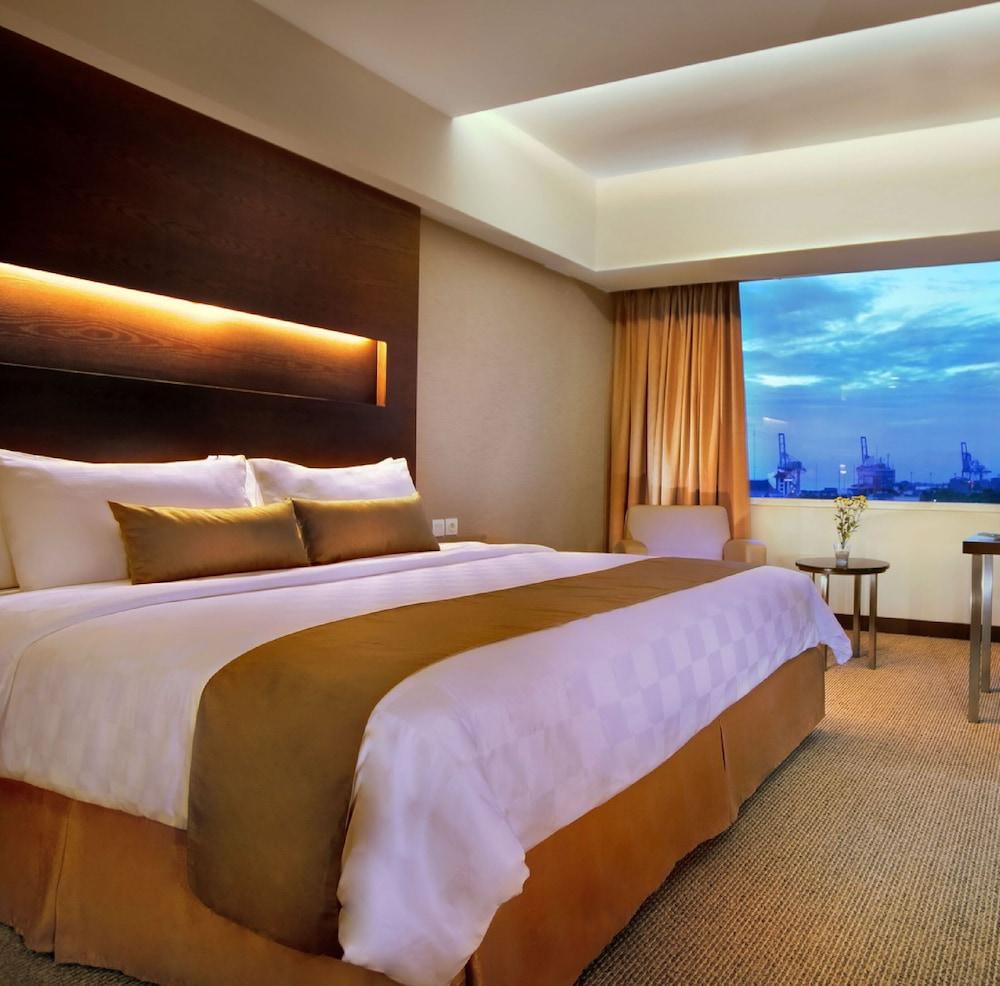 Aston Makassar Hotel & Convention Center Exterior foto