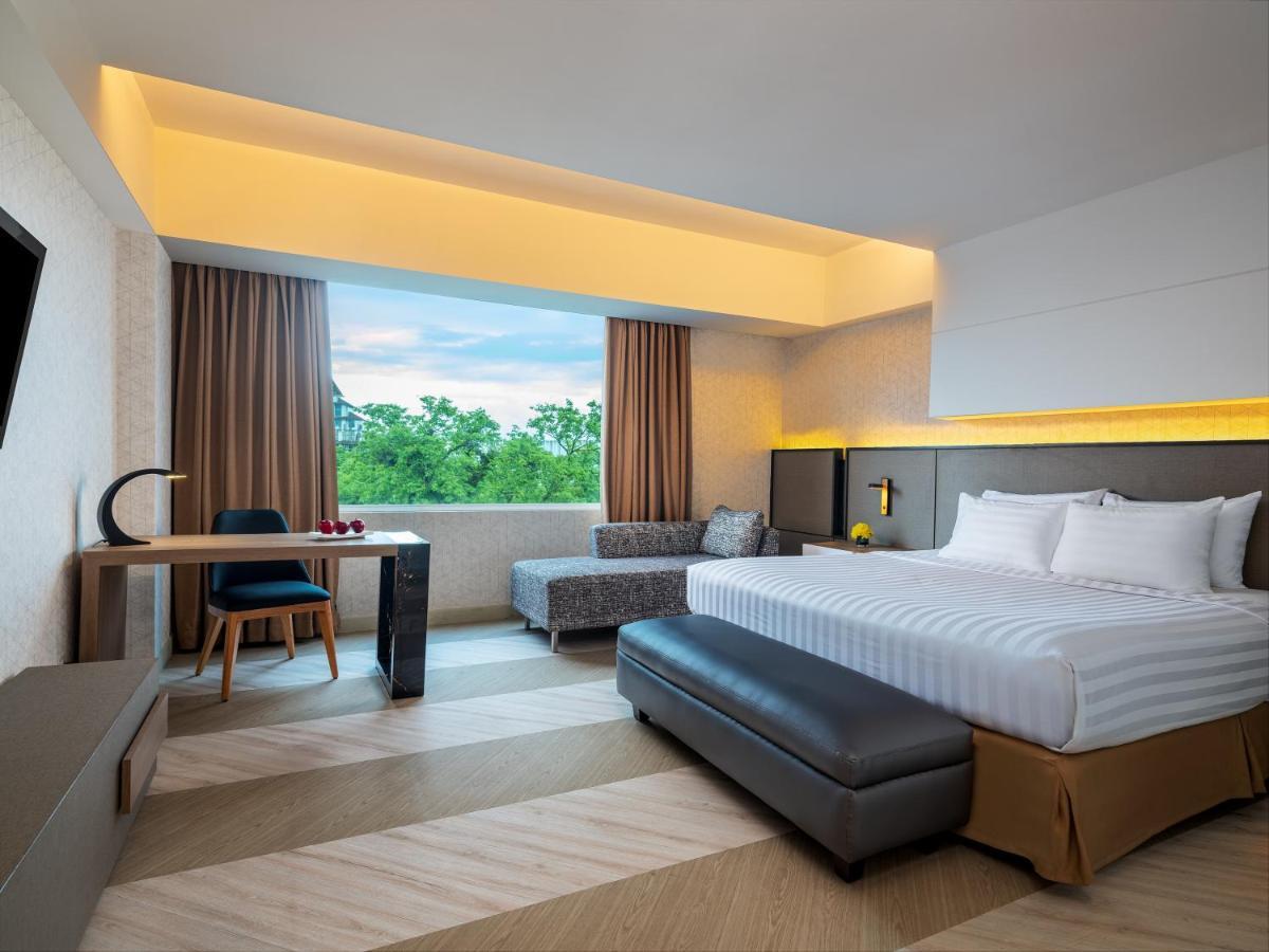 Aston Makassar Hotel & Convention Center Exterior foto