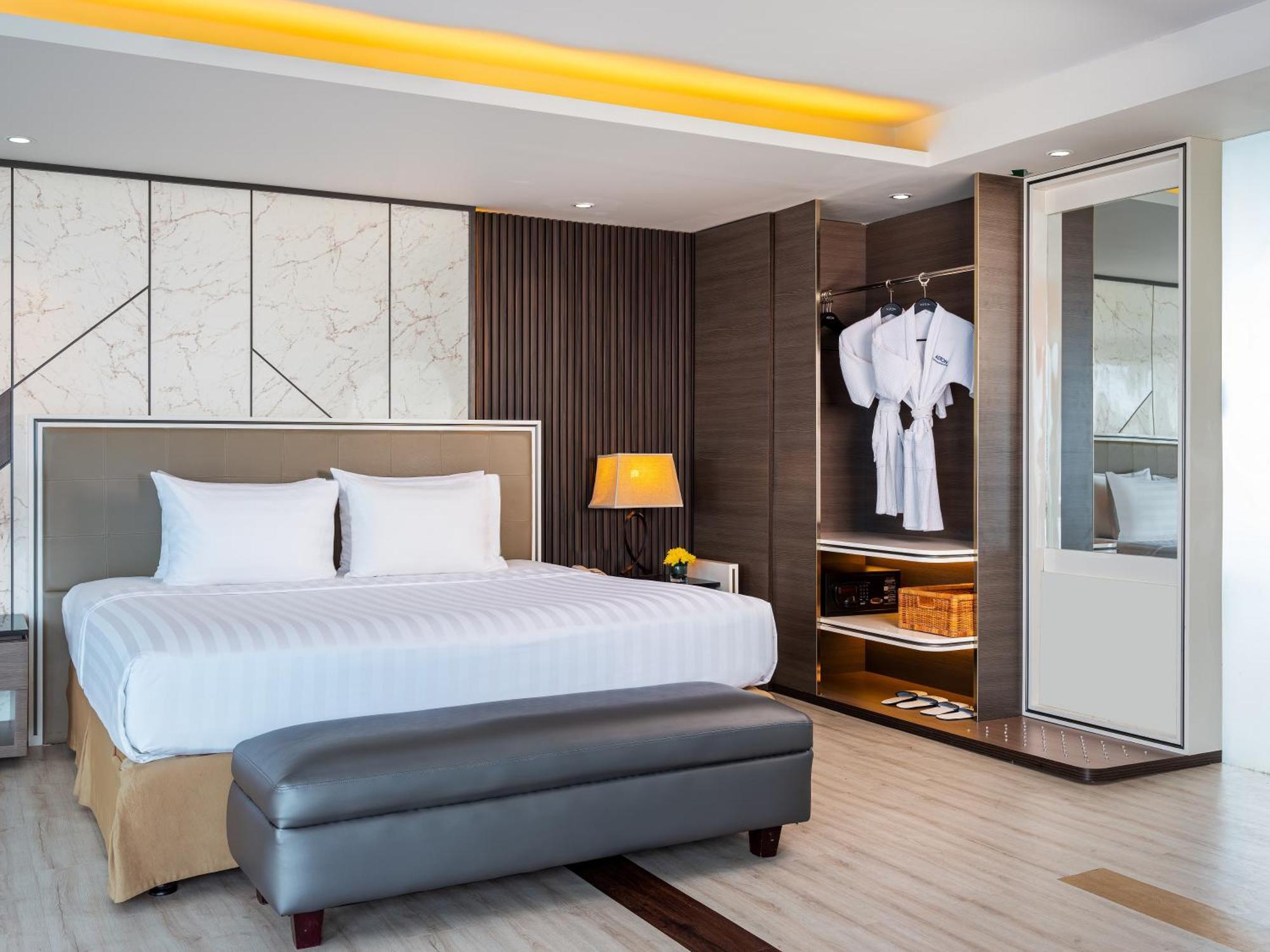 Aston Makassar Hotel & Convention Center Exterior foto