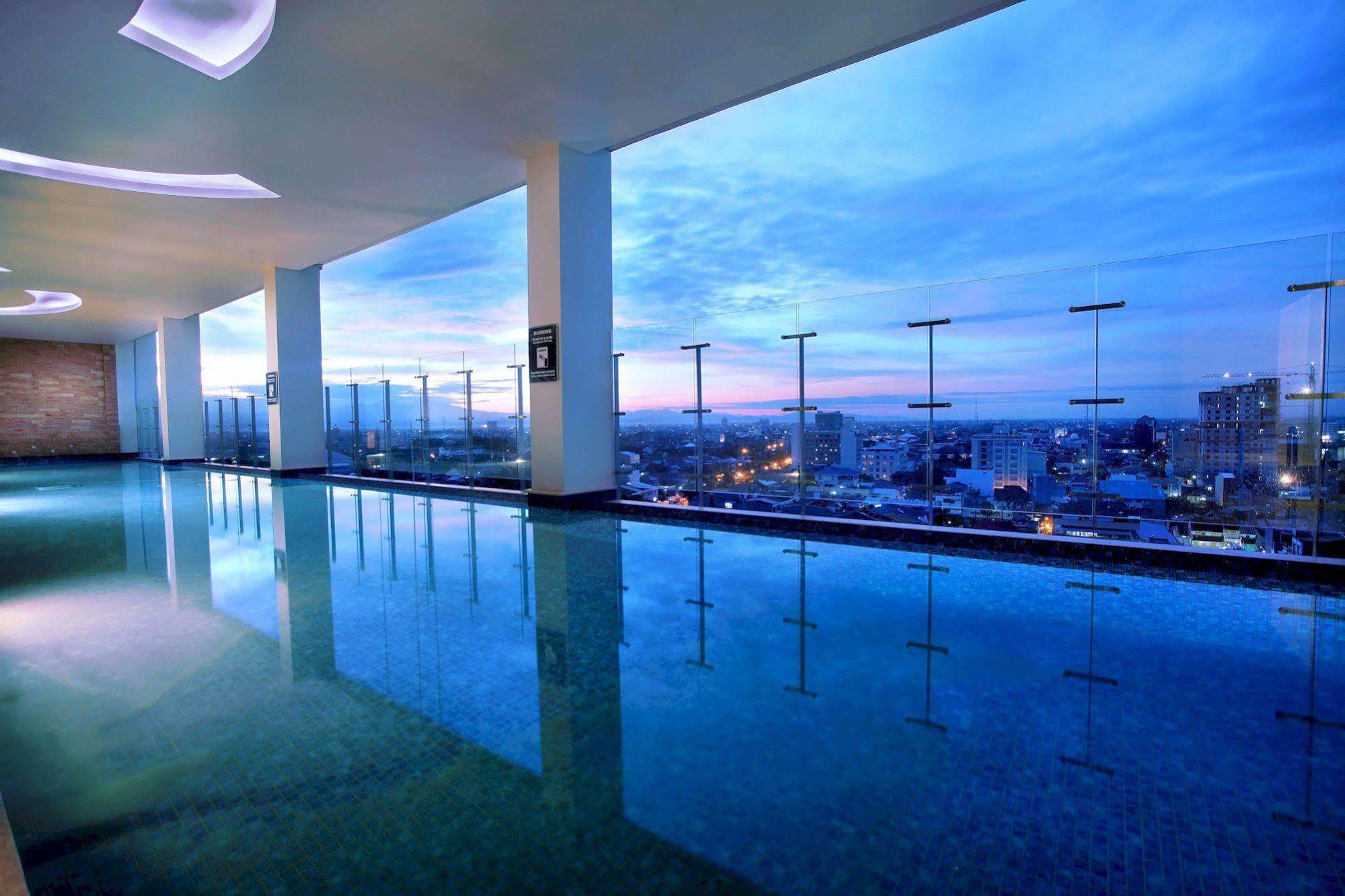 Aston Makassar Hotel & Convention Center Exterior foto